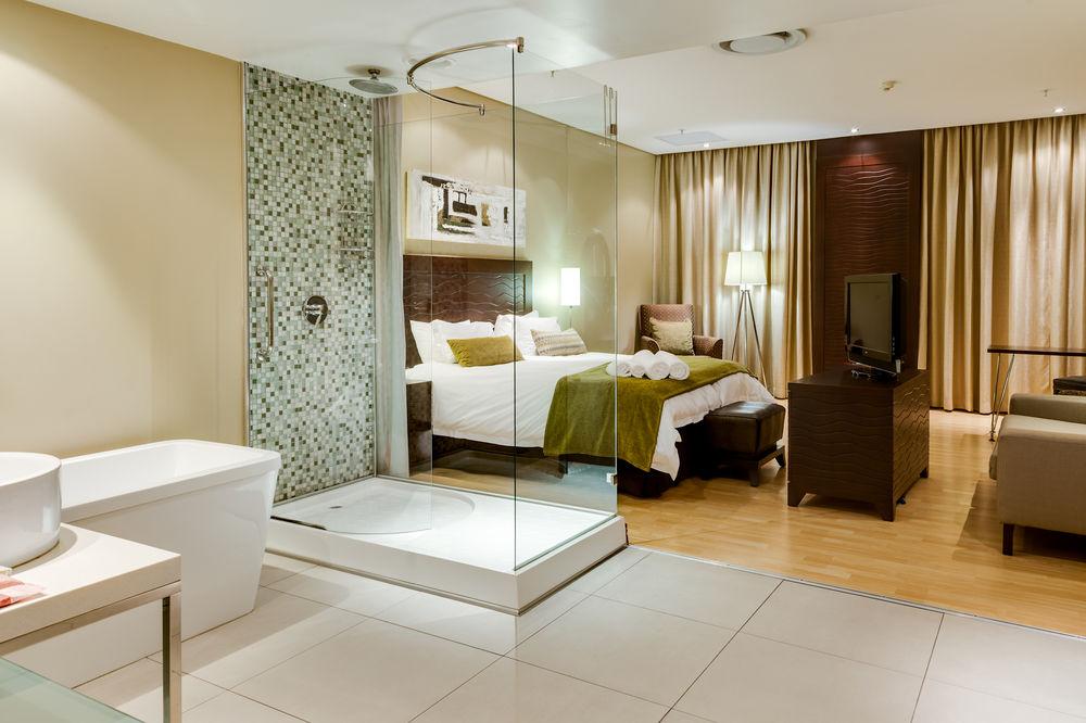 Protea Hotel By Marriott Transit O.R. Tambo Airport Кемптън Парк Екстериор снимка