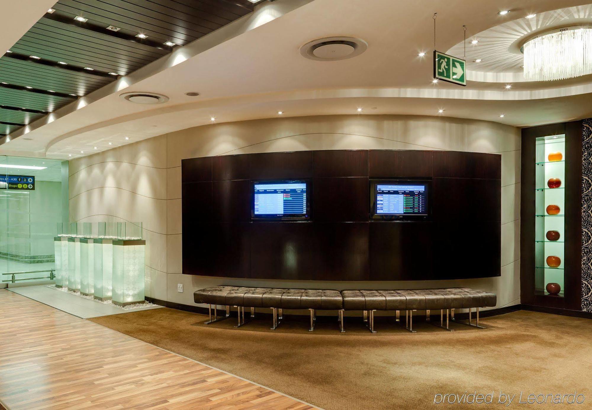Protea Hotel By Marriott Transit O.R. Tambo Airport Кемптън Парк Екстериор снимка