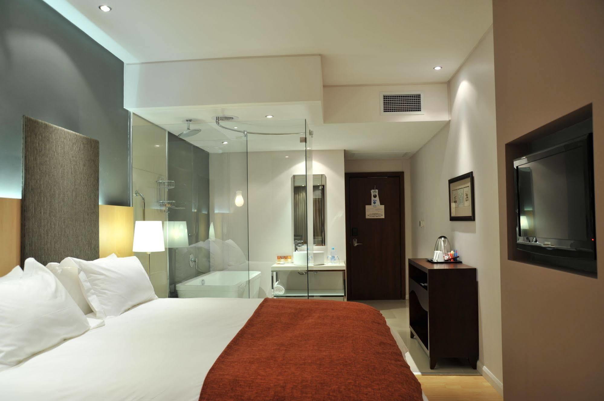 Protea Hotel By Marriott Transit O.R. Tambo Airport Кемптън Парк Екстериор снимка