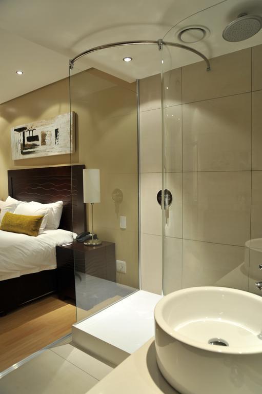 Protea Hotel By Marriott Transit O.R. Tambo Airport Кемптън Парк Екстериор снимка